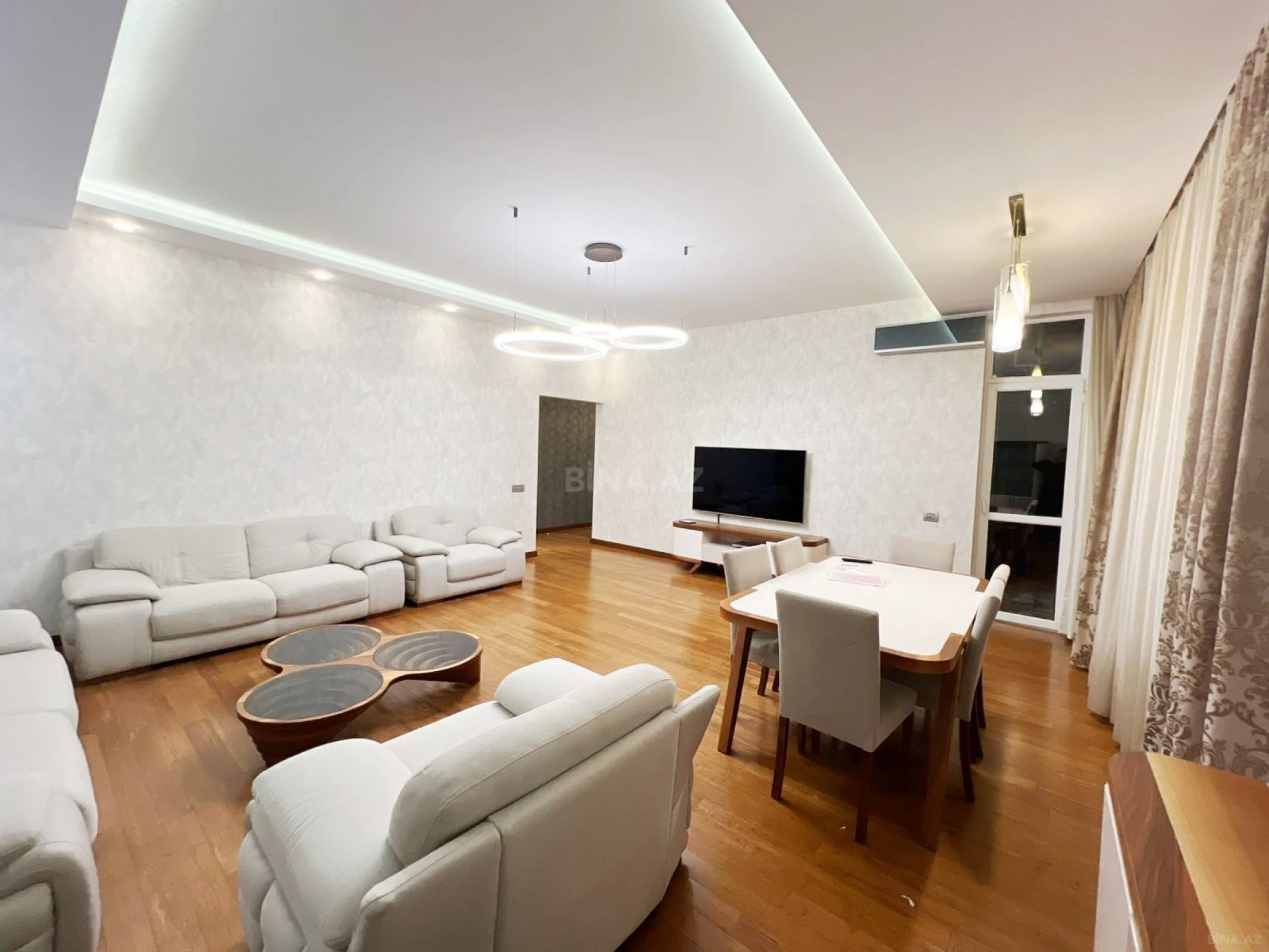 Kirayə verilir 3 otaqlı mənzil 150 m²