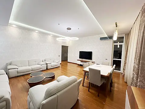 Kirayə verilir 3 otaqlı mənzil 150 m²