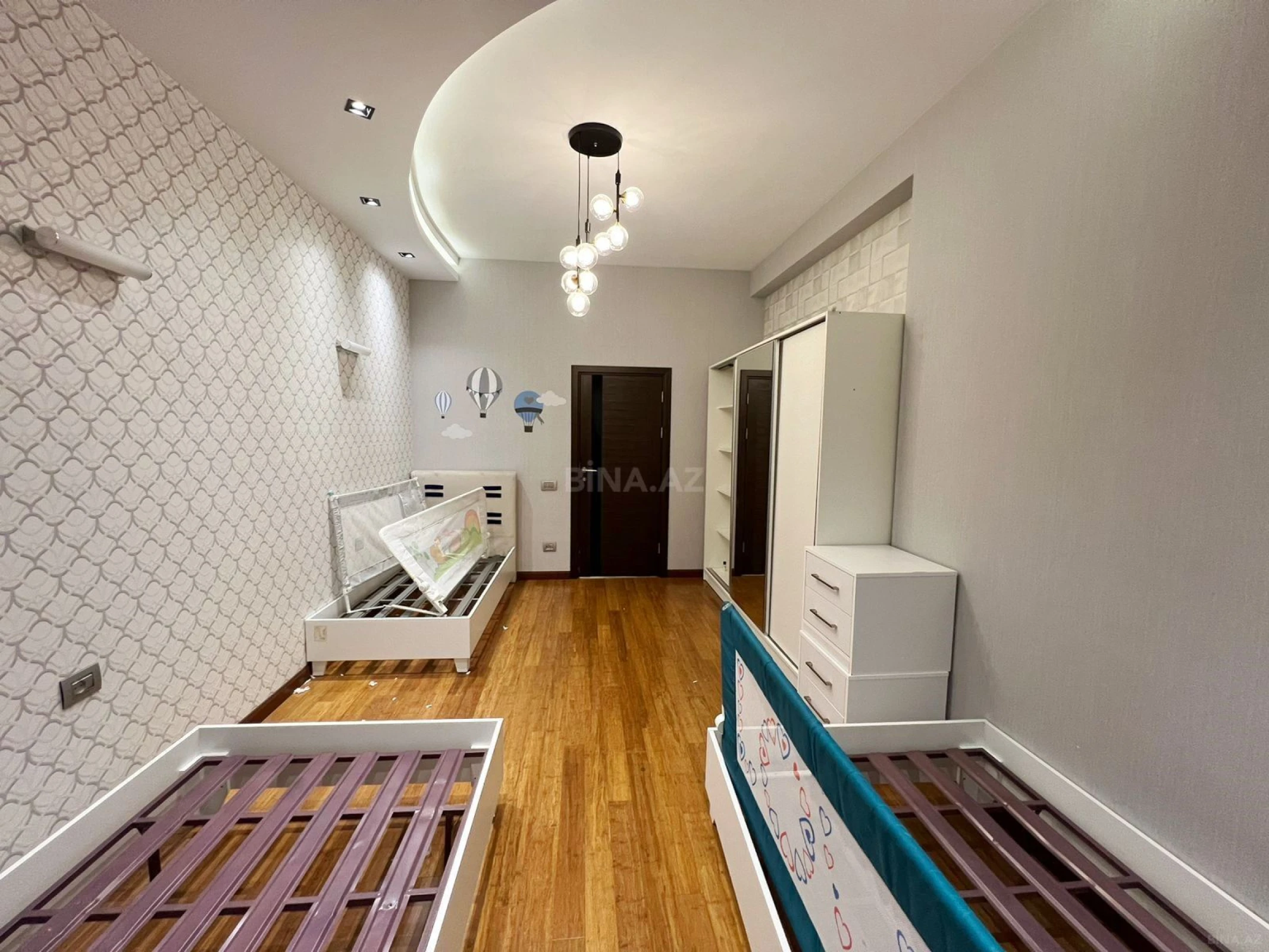 Kirayə verilir 3 otaqlı mənzil 150 m²