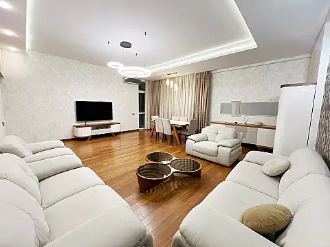 Kirayə verilir 3 otaqlı mənzil 150 m² — Bakı 3 otaq 150.00 m²