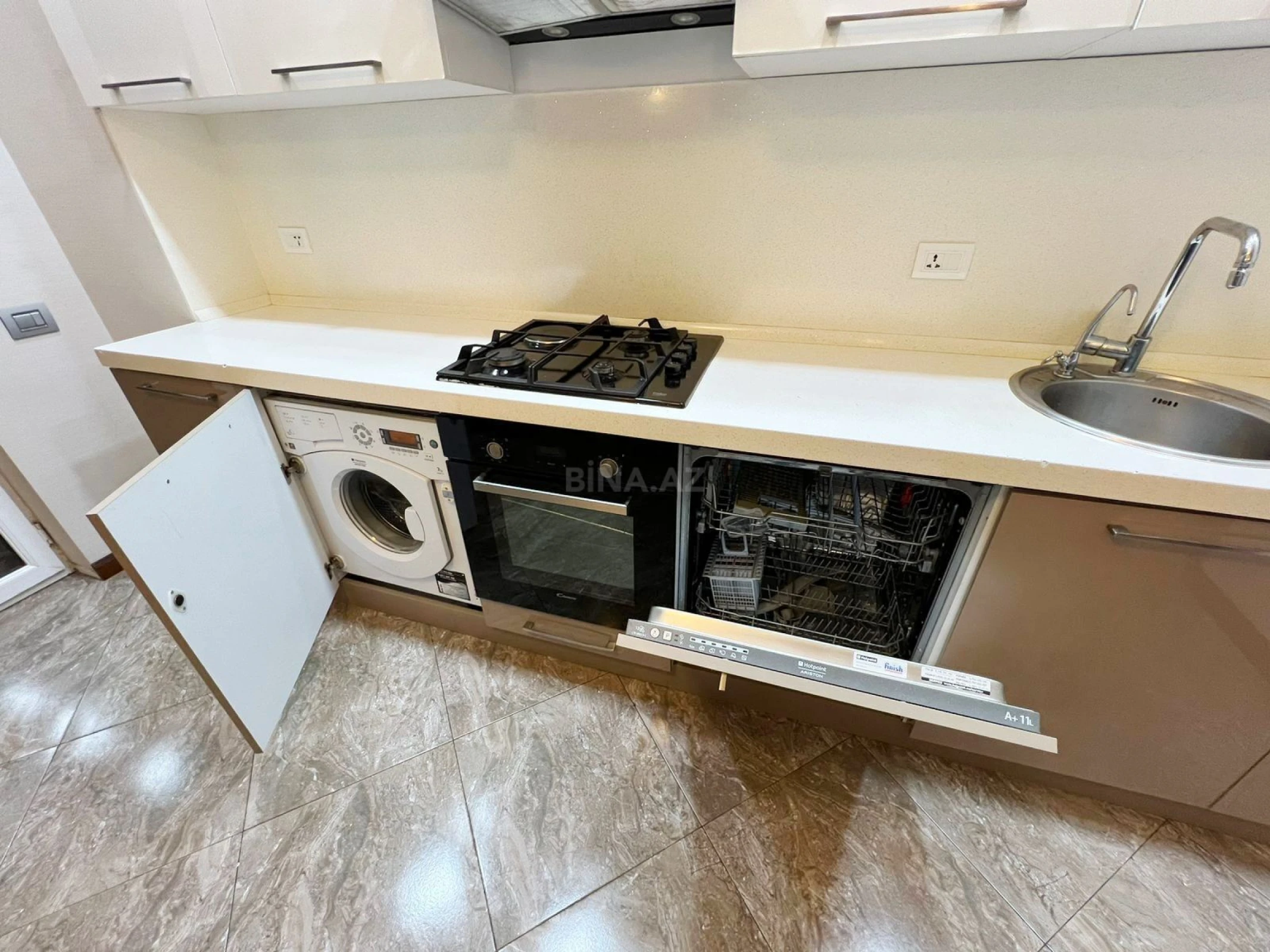 Kirayə verilir 3 otaqlı mənzil 150 m²