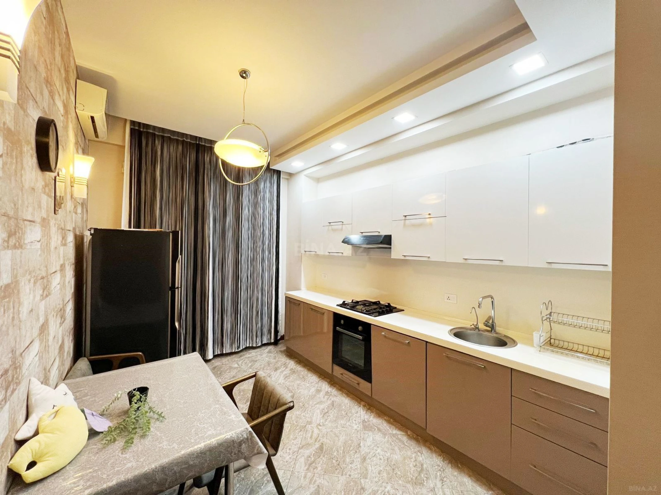 Kirayə verilir 3 otaqlı mənzil 150 m²