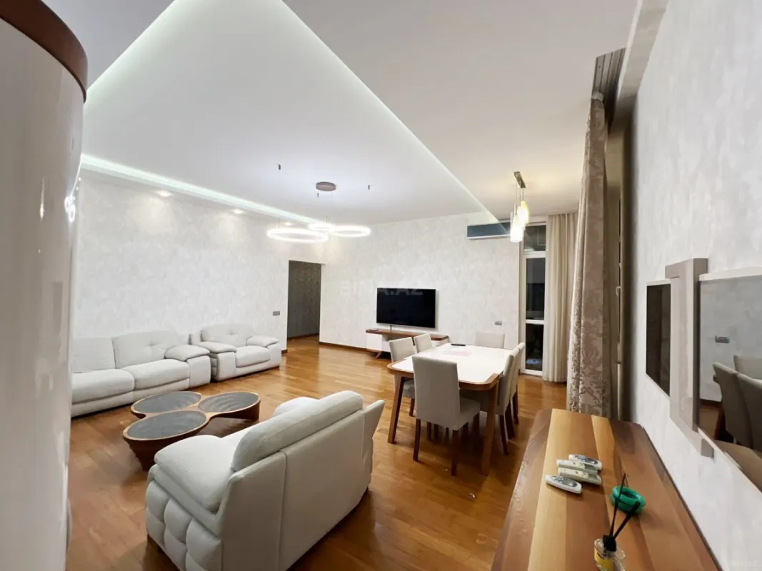 Kirayə verilir 3 otaqlı mənzil 150 m²