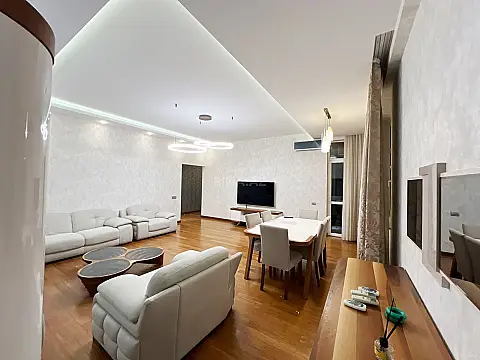Kirayə verilir 3 otaqlı mənzil 150 m²