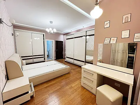 Kirayə verilir 3 otaqlı mənzil 150 m²