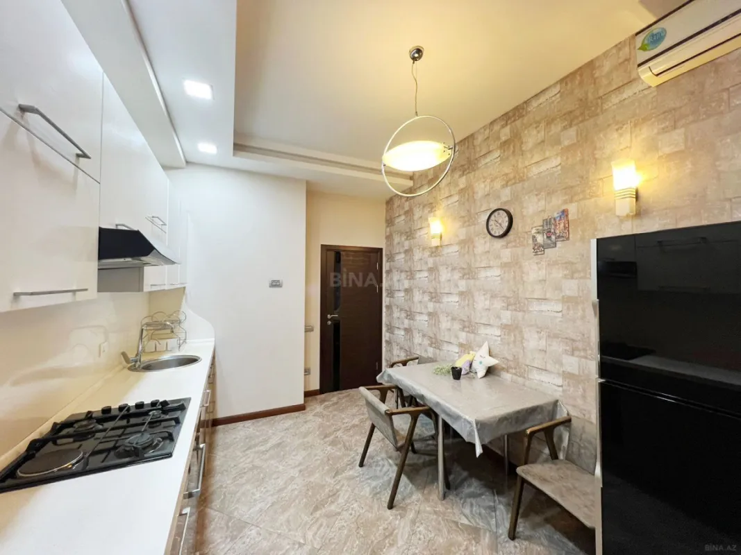 Kirayə verilir 3 otaqlı mənzil 150 m²