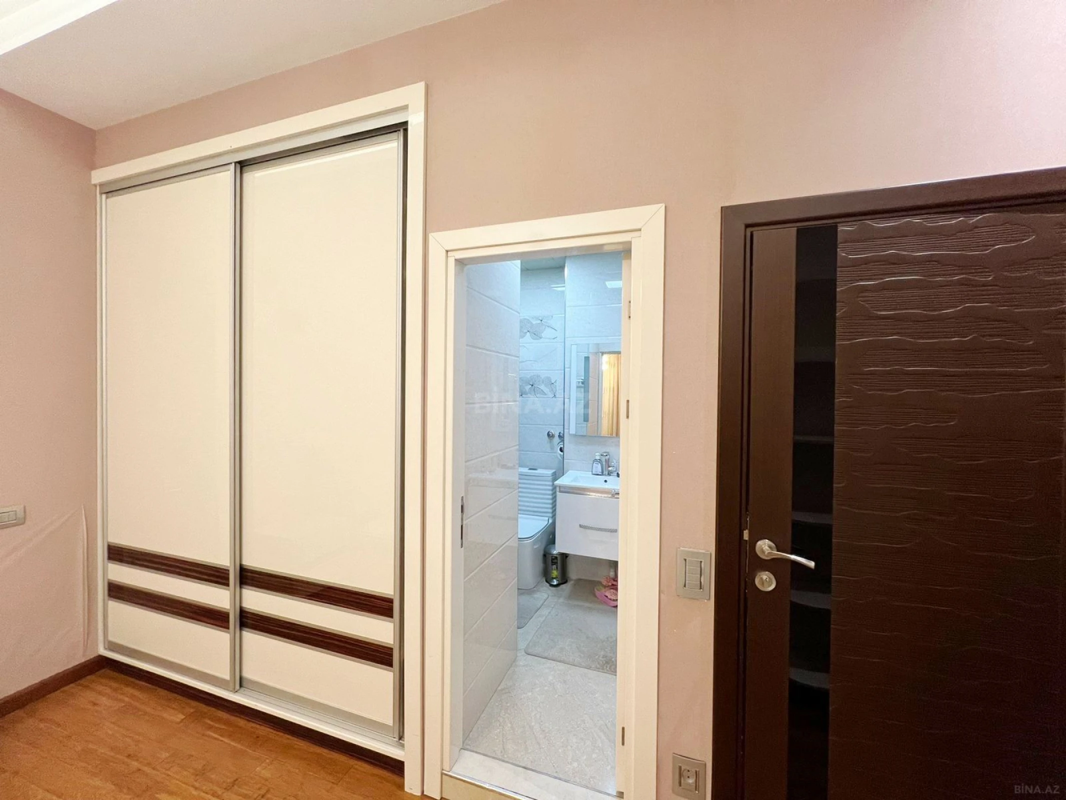 Kirayə verilir 3 otaqlı mənzil 150 m²