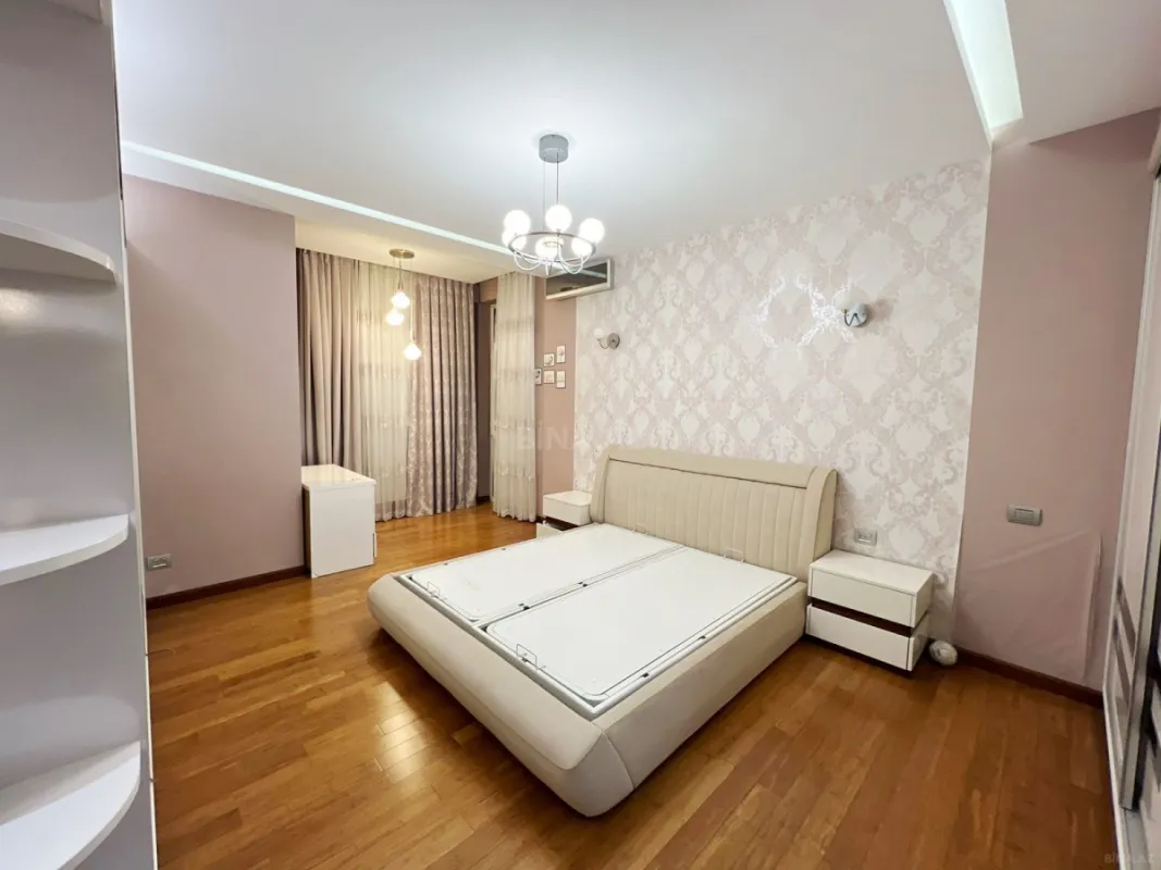 Kirayə verilir 3 otaqlı mənzil 150 m²