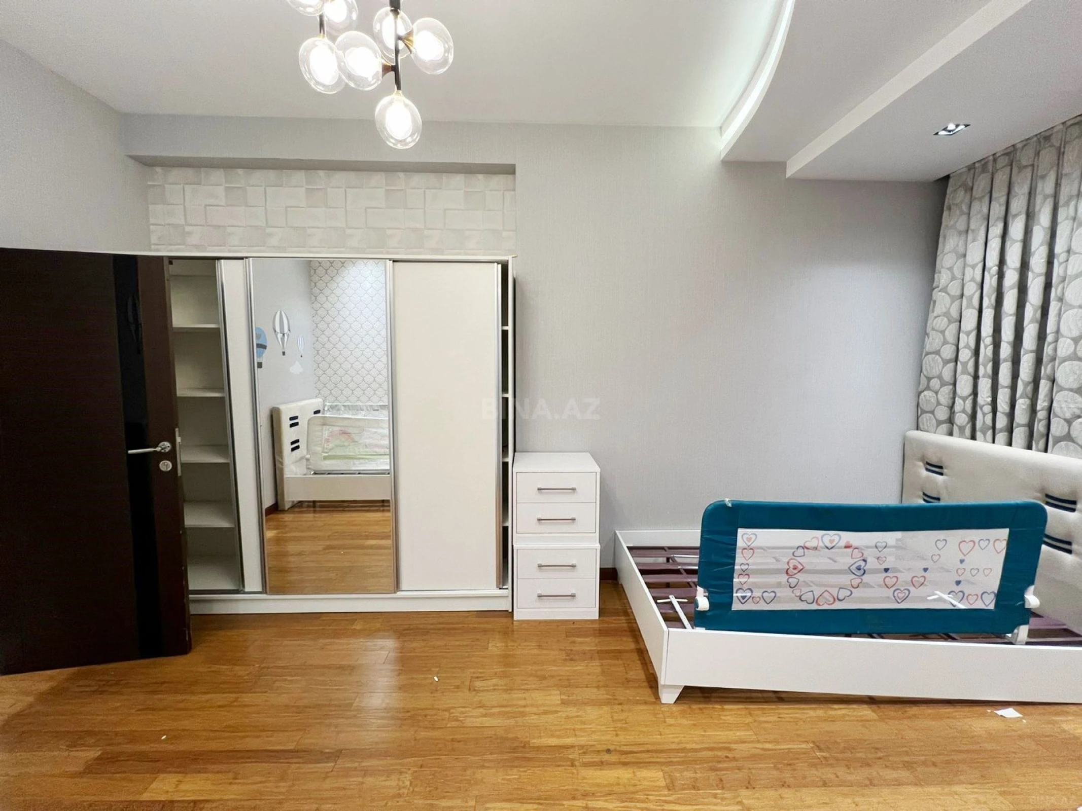 Kirayə verilir 3 otaqlı mənzil 150 m²