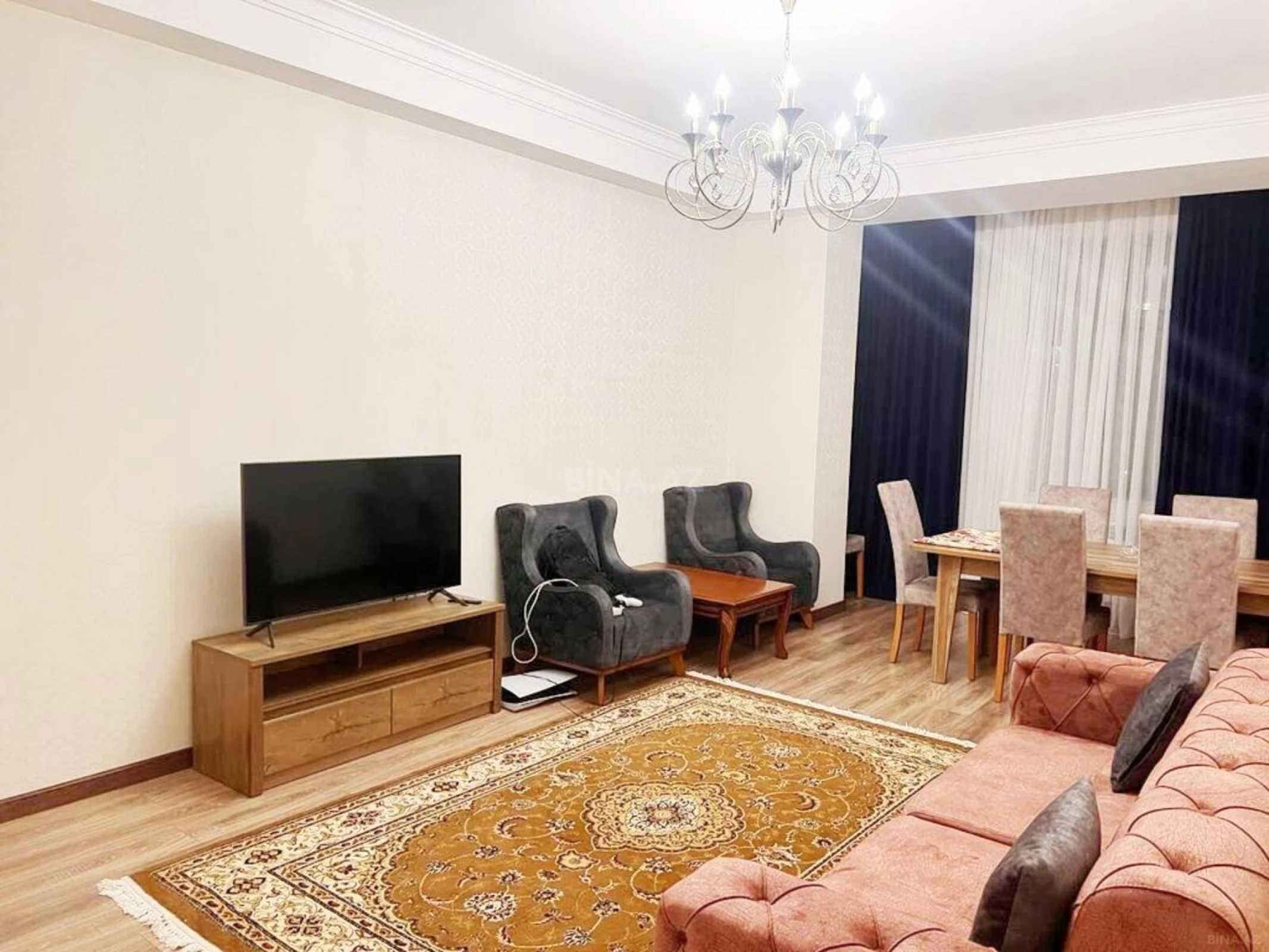 Kirayə verilir 2 otaqlı mənzil 70 m²