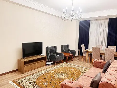 Kirayə verilir 2 otaqlı mənzil 70 m²