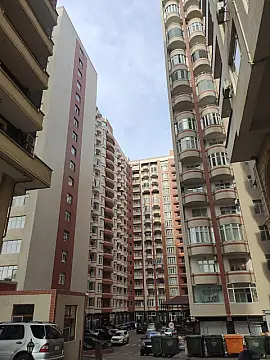 Satılır 4 otaqlı mənzil 172 m²