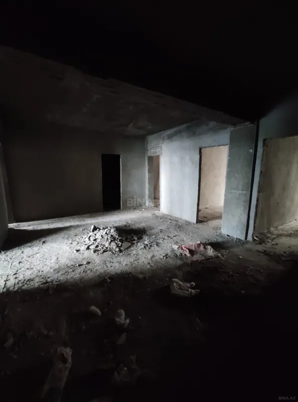 Satılır 4 otaqlı mənzil 172 m²