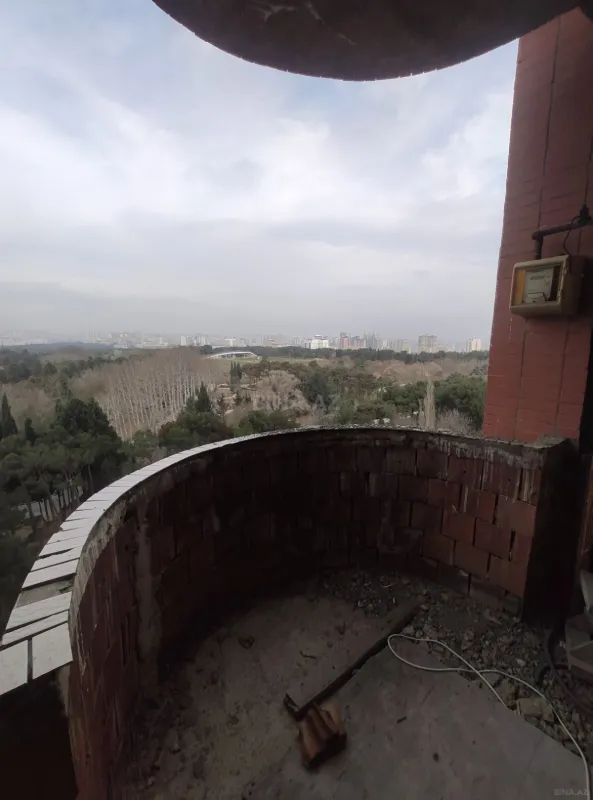 Satılır 4 otaqlı mənzil 172 m²