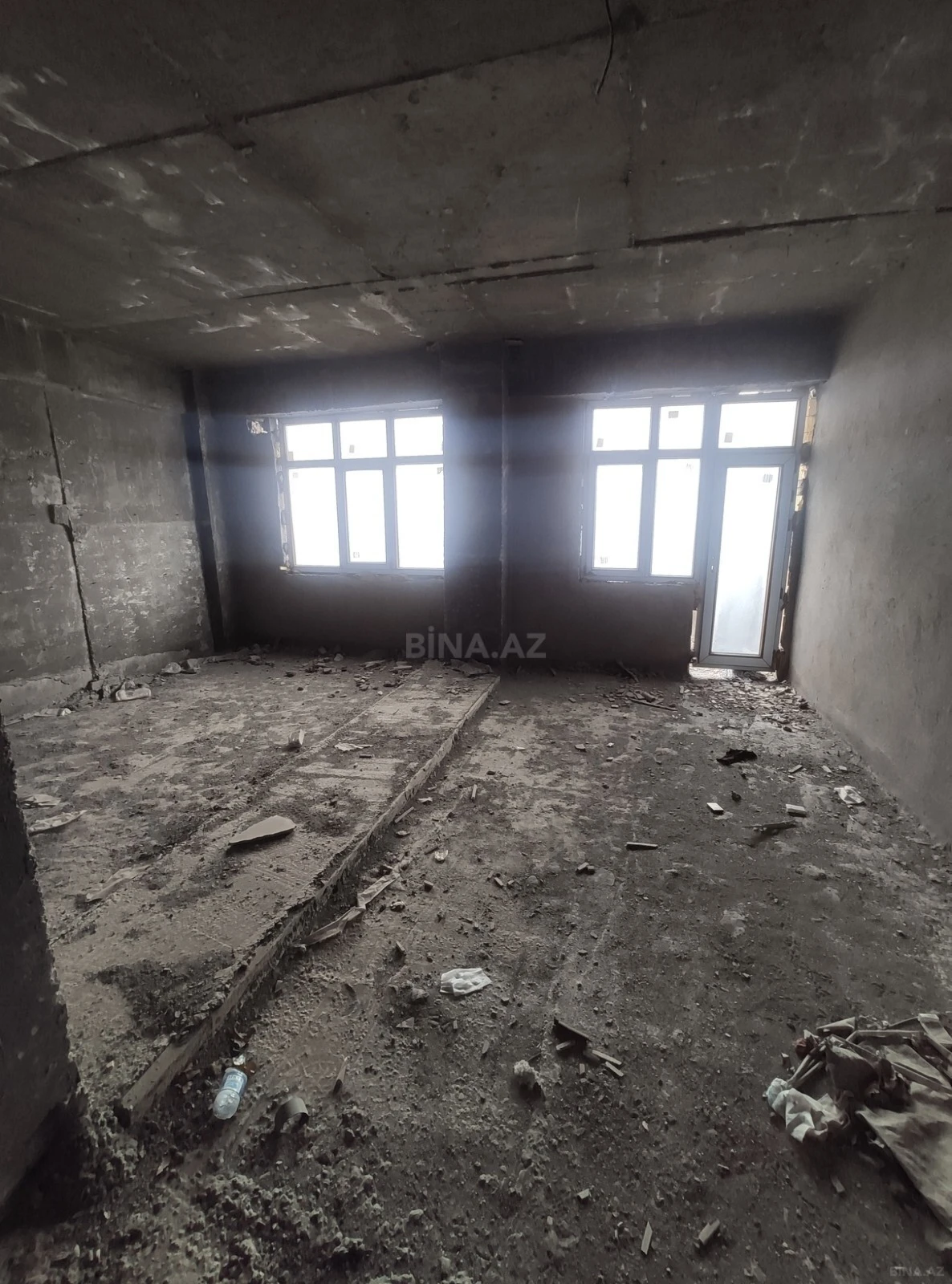 Satılır 4 otaqlı mənzil 172 m²