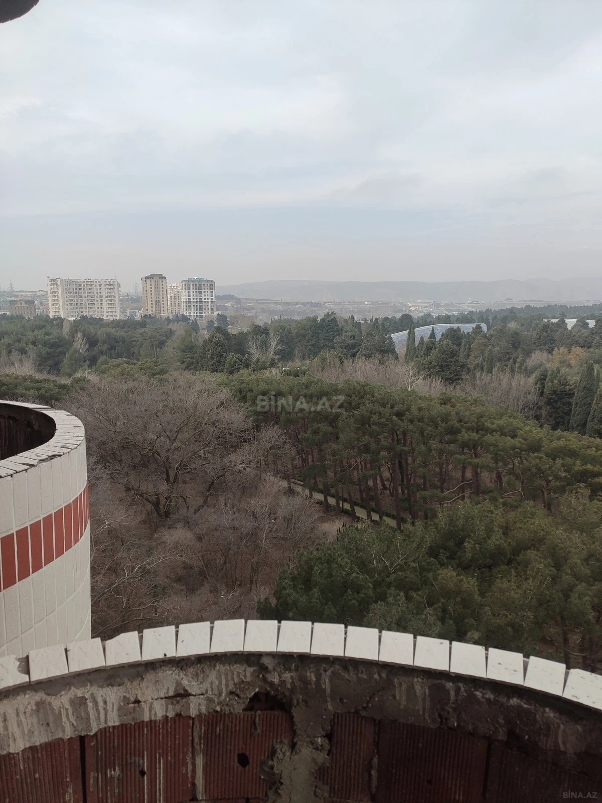 Satılır 4 otaqlı mənzil 172 m²