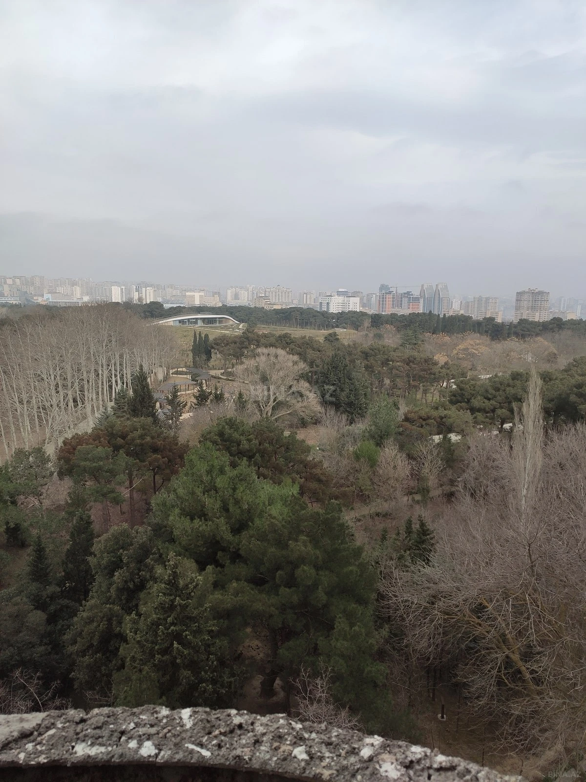 Satılır 4 otaqlı mənzil 172 m²