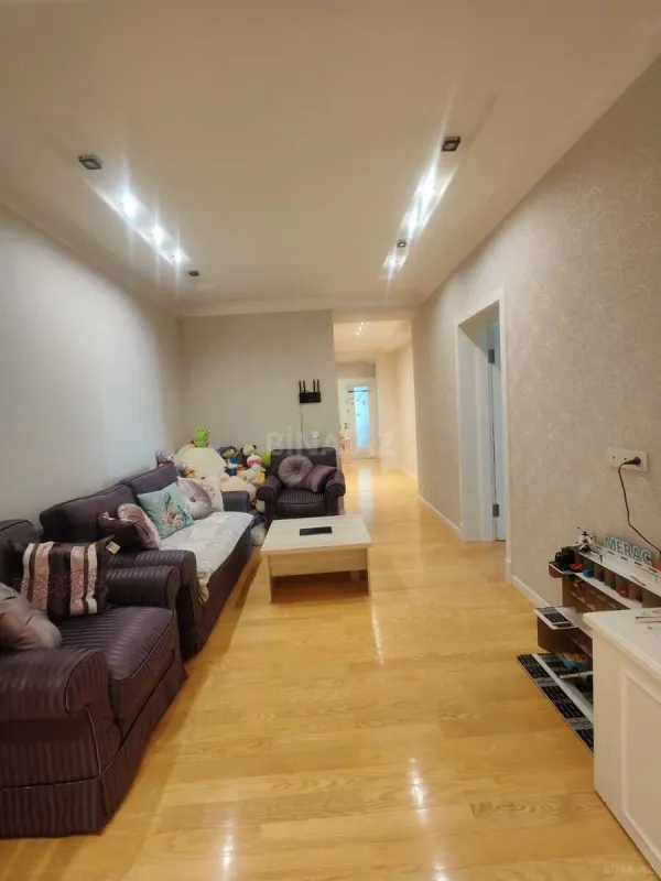 Satılır 3 otaqlı mənzil 132 m²