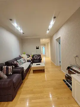Satılır 3 otaqlı mənzil 132 m²