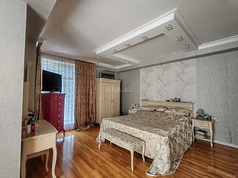 Satılır 3 otaqlı mənzil 132 m²
