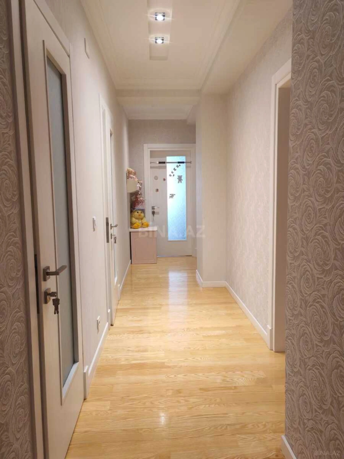 Satılır 3 otaqlı mənzil 132 m²