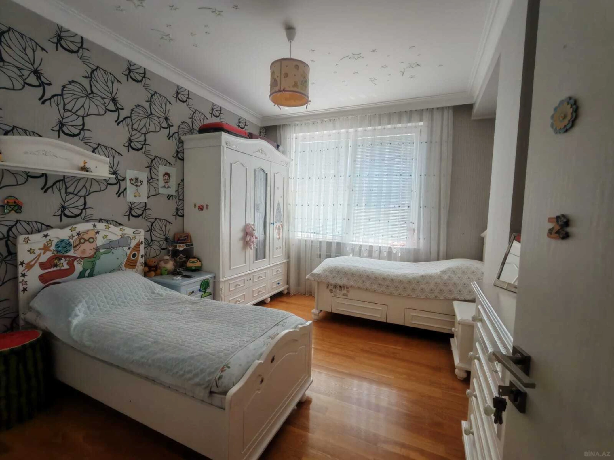 Satılır 3 otaqlı mənzil 132 m²
