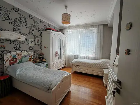 Satılır 3 otaqlı mənzil 132 m²