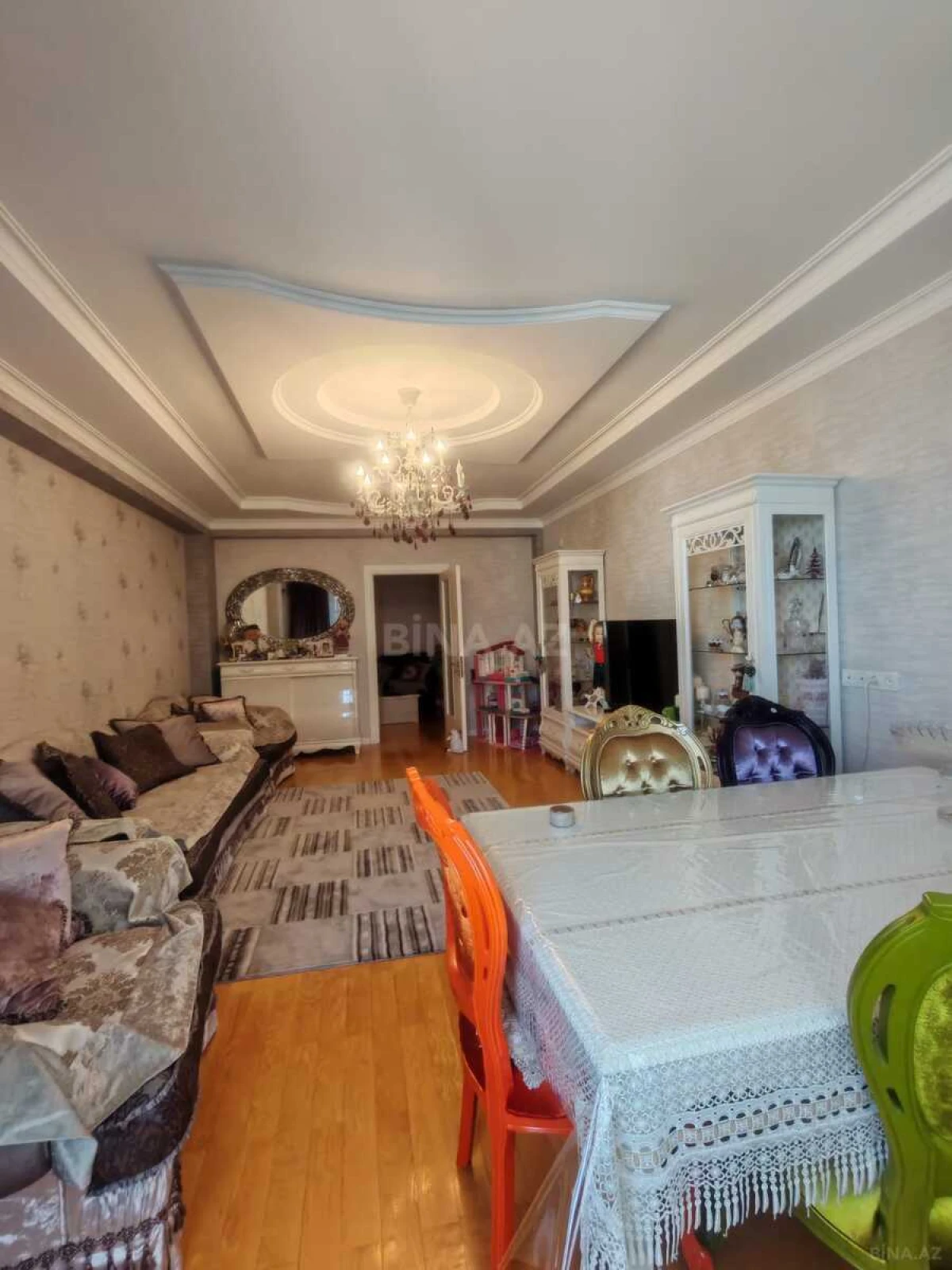 Satılır 3 otaqlı mənzil 132 m²