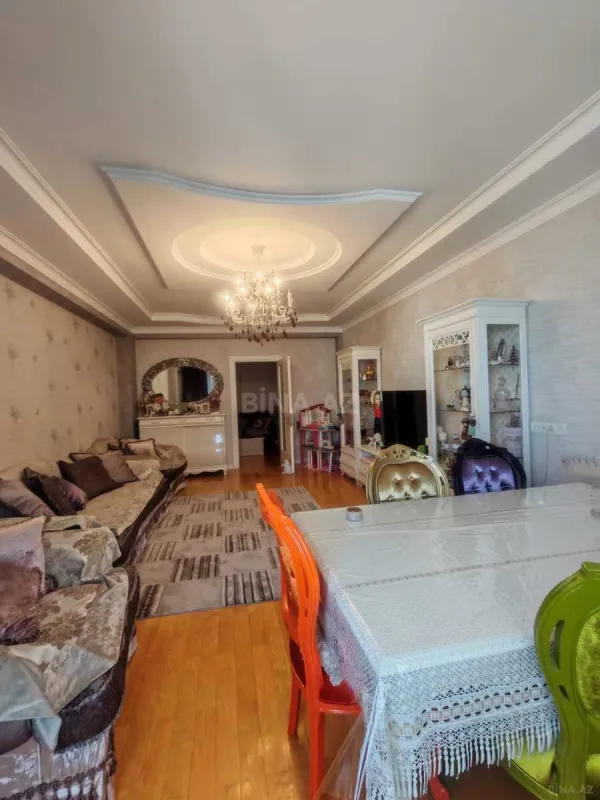 Satılır 3 otaqlı mənzil 132 m²