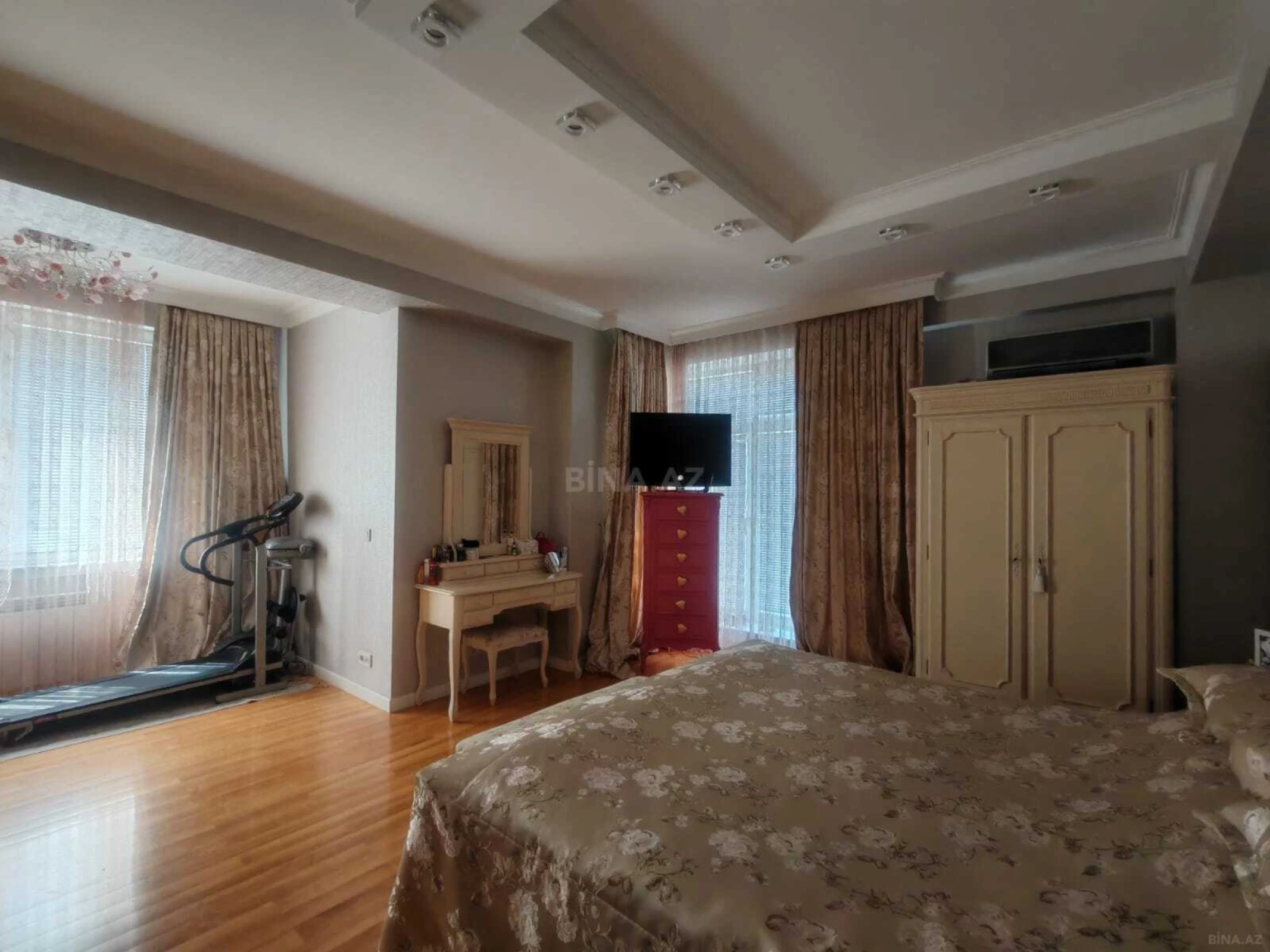 Satılır 3 otaqlı mənzil 132 m²