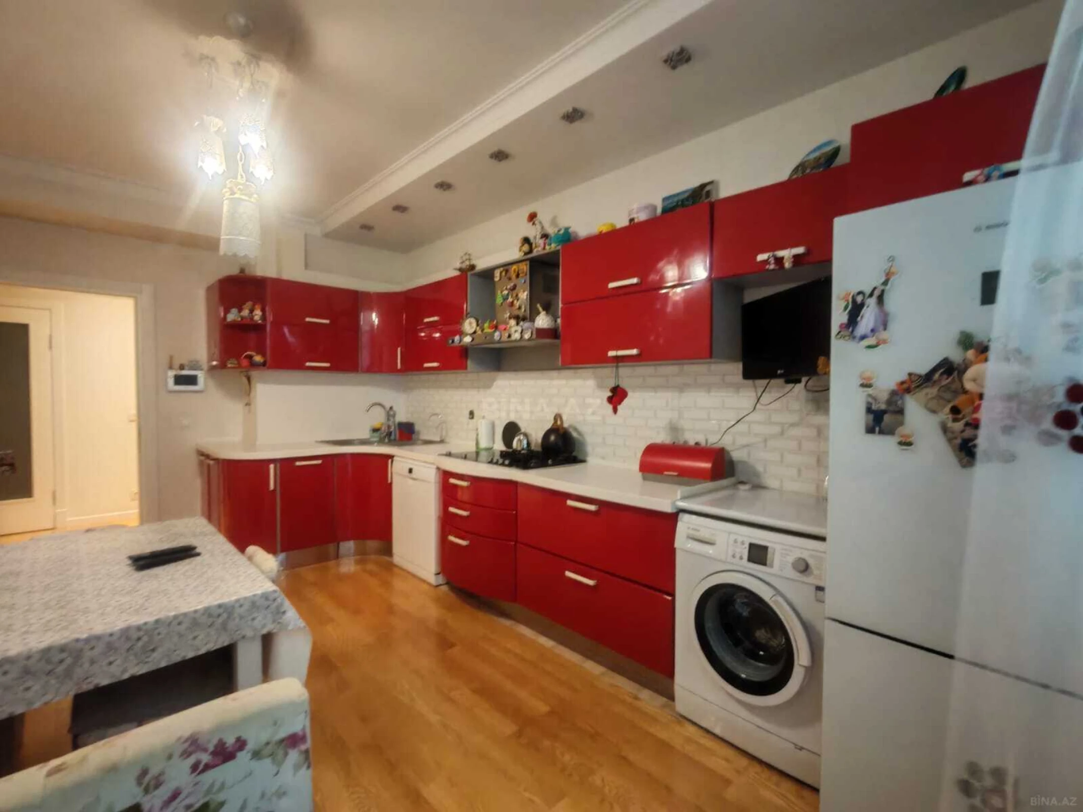 Satılır 3 otaqlı mənzil 132 m²