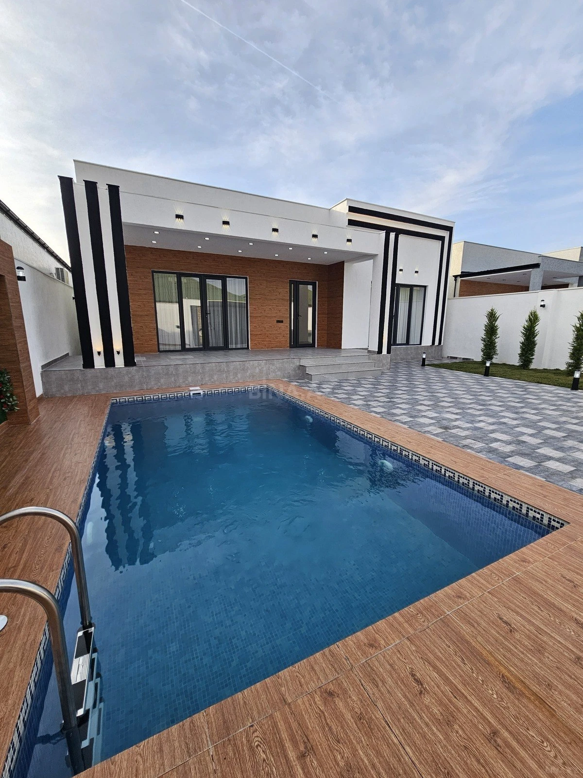 Satılır 4 otaqlı həyət evi 155 m²