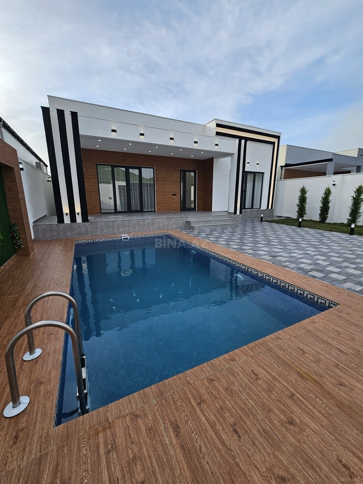 Satılır 4 otaqlı həyət evi 155 m²