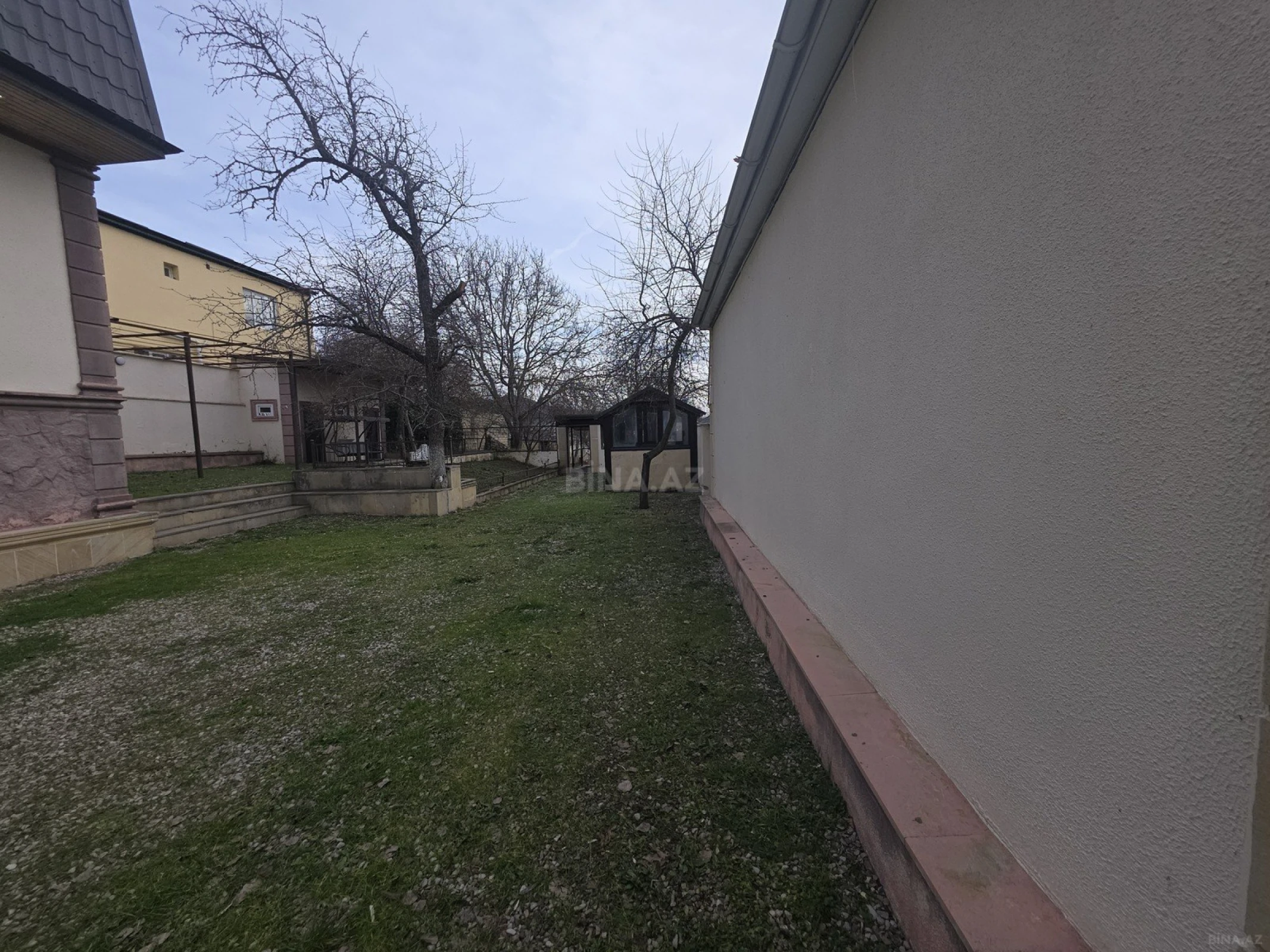 Satılır 6 otaqlı həyət evi 250 m²