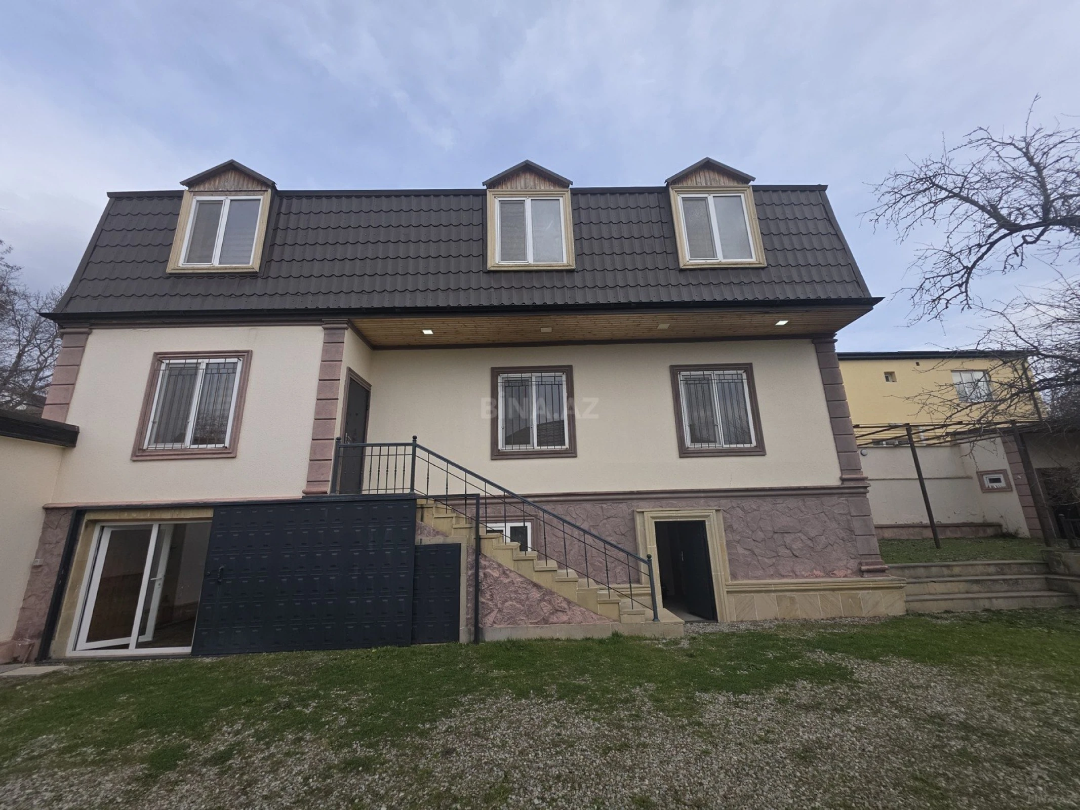 Satılır 6 otaqlı həyət evi 250 m²