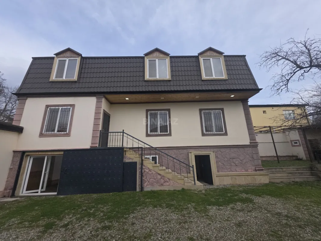 Satılır 6 otaqlı həyət evi 250 m²