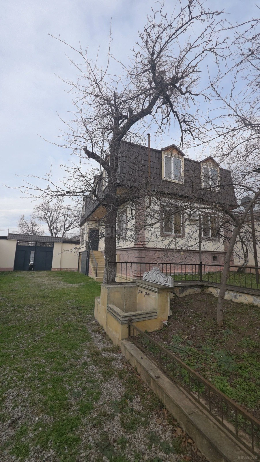 Satılır 6 otaqlı həyət evi 250 m²