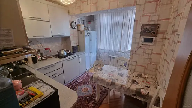 Satılır 4 otaqlı mənzil 100 m²