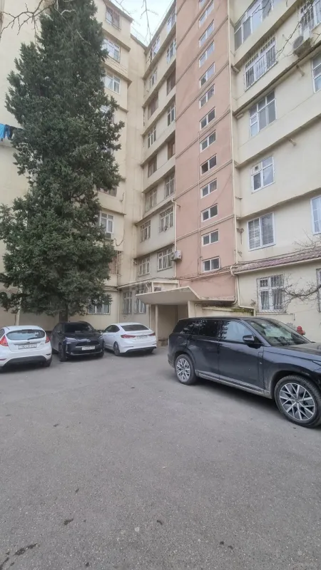 Satılır 4 otaqlı mənzil 100 m²