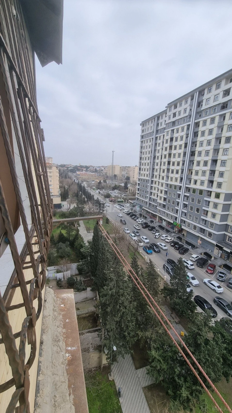 Satılır 4 otaqlı mənzil 100 m²