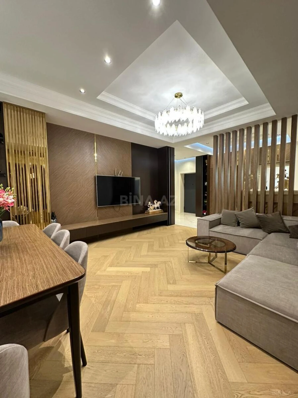 Satılır 4 otaqlı mənzil 145 m²