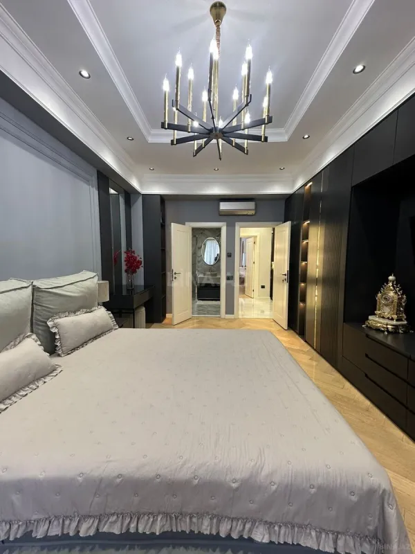 Satılır 4 otaqlı mənzil 145 m²