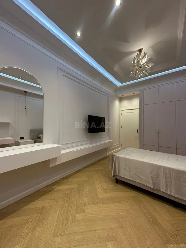 Satılır 4 otaqlı mənzil 145 m²