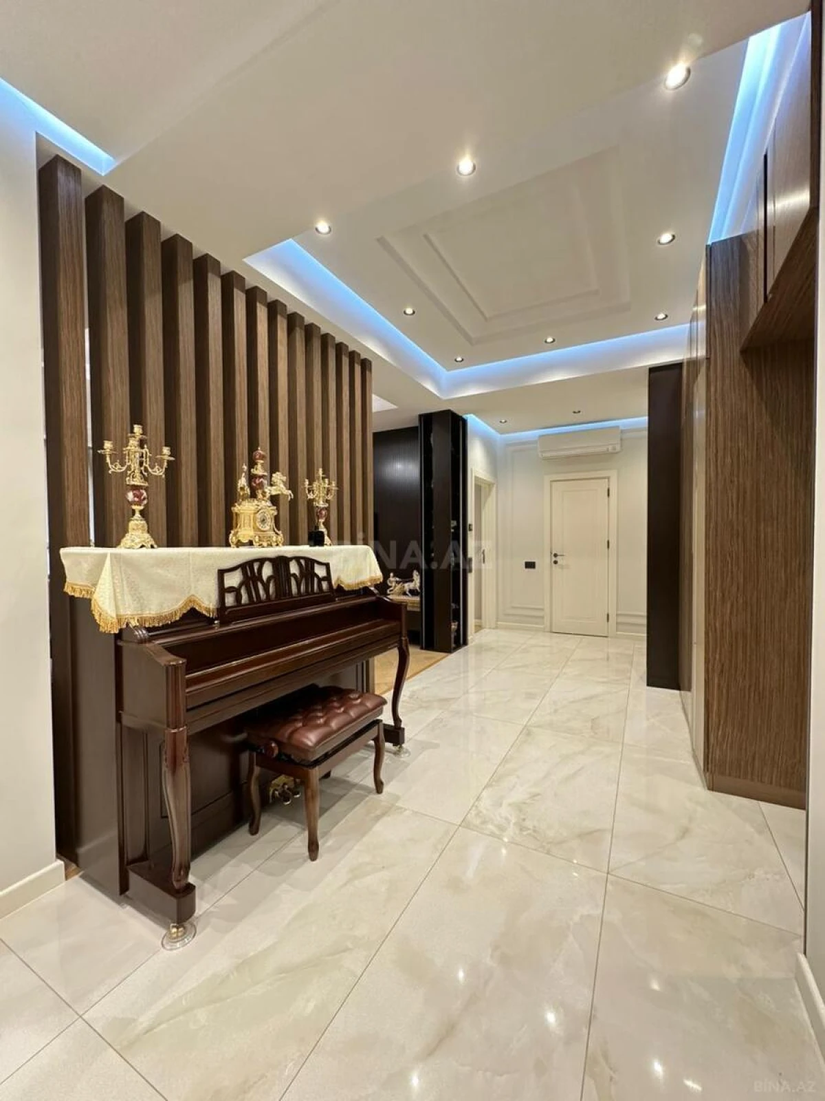 Satılır 4 otaqlı mənzil 145 m²