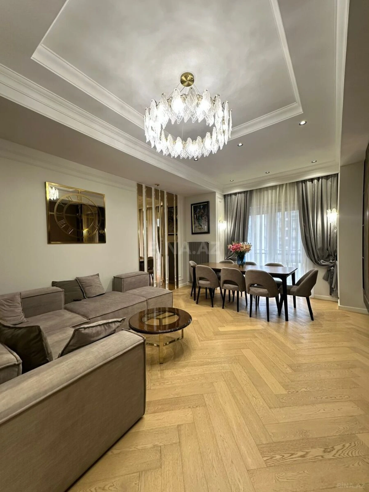 Satılır 4 otaqlı mənzil 145 m²