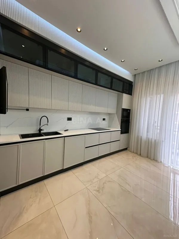 Satılır 4 otaqlı mənzil 145 m²