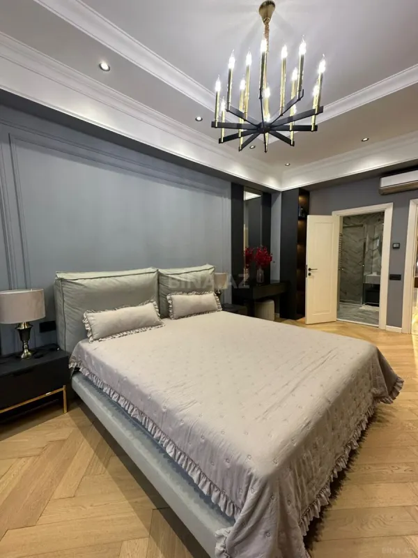 Satılır 4 otaqlı mənzil 145 m²