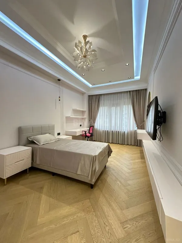 Satılır 4 otaqlı mənzil 145 m²