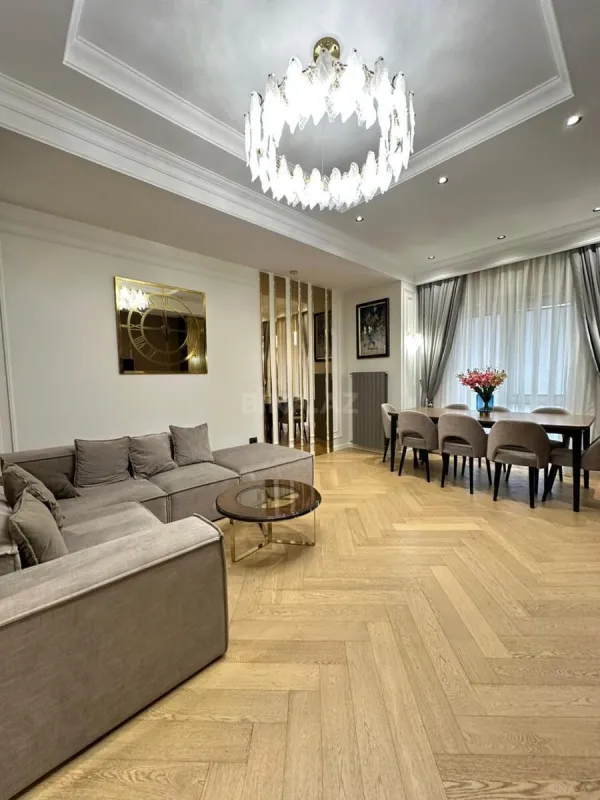 Satılır 4 otaqlı mənzil 145 m²