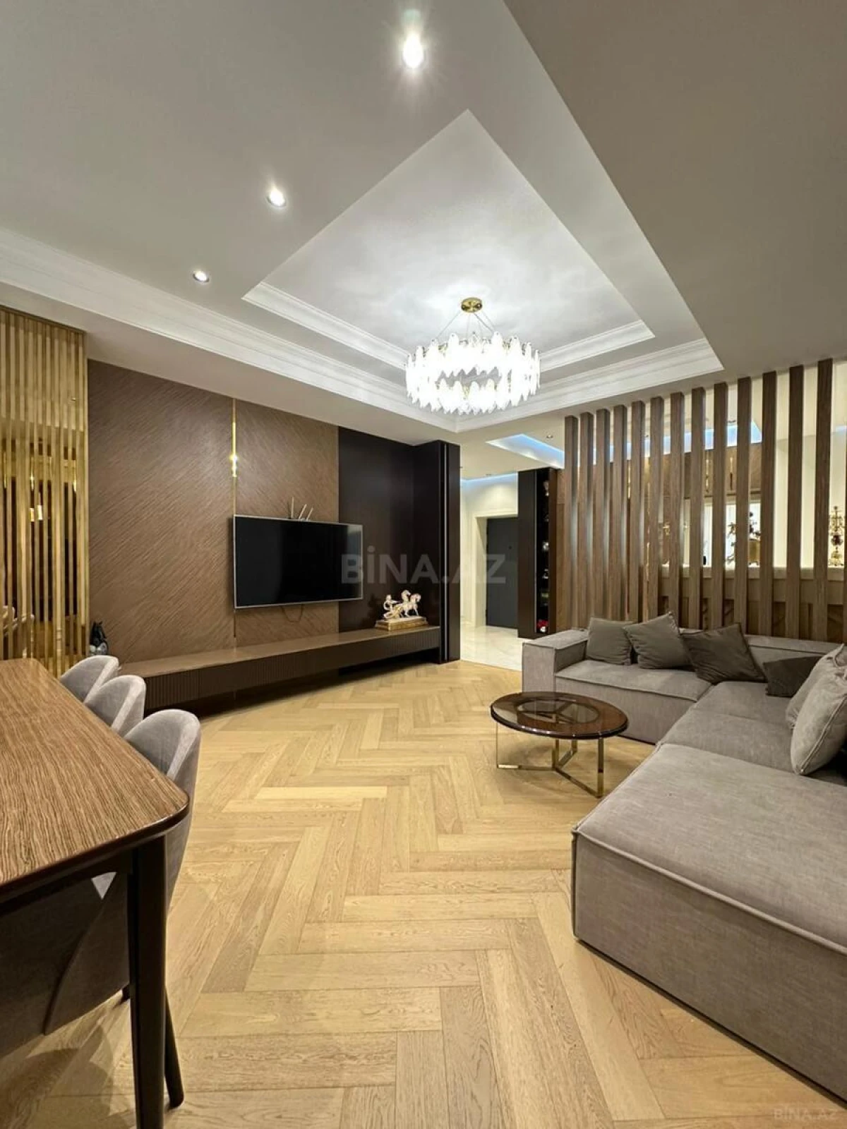 Satılır 4 otaqlı mənzil 145 m²